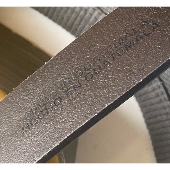 vintage Levi’s leather belt brown 48’ long excluding buckle 1.75 wide - Picture 4 of 7